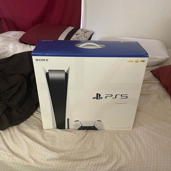 PS5 new in the box - Picture 2 of 6